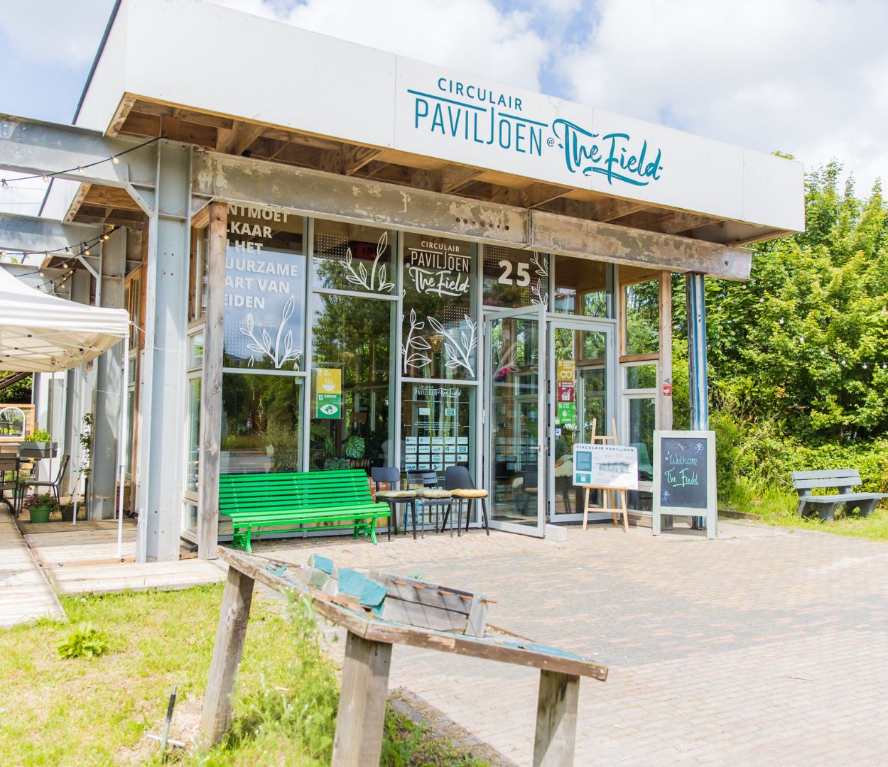 Lees meer over het artikel Circulair Paviljoen The Field vernieuwd met iconische vloer en verbeterd comfort.